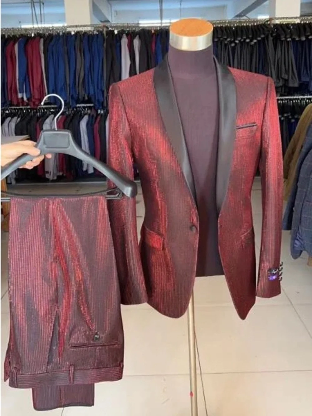 Men's Red Metallic Shawl Lapel Tuxedo Suit